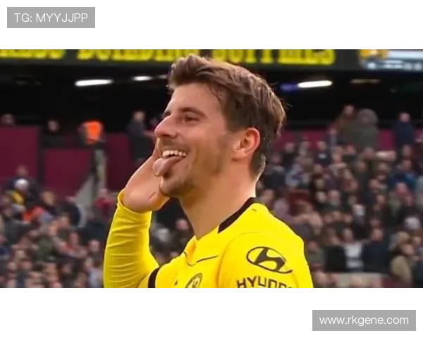 詹姆斯世界波破门展现传奇风采